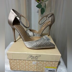 Badgley Mischka Jewel Crystal Heels Champagne Size 9 NWB Extra Heel tip